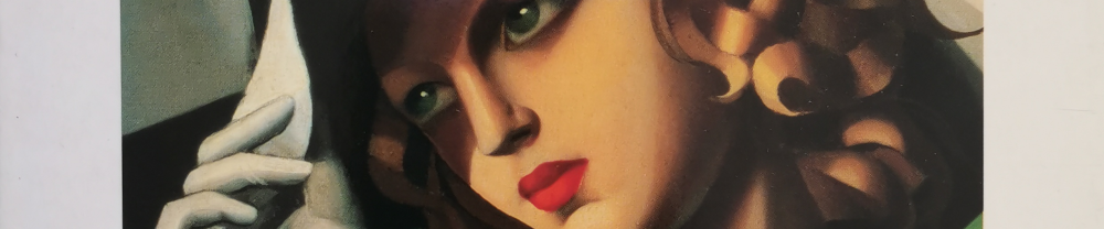 Stilisiertes Gesicht und rechte Hand in einem weißen Handschuh, die einer jungen Frau im Stil der 1920er gehören. Sie trägt einen weißen Hut und hat blaugrüne Augen und knallrote Lippen. Ausschnitt aus dem Buchcover, das seinerseits ein Detail zeigt aus dem Gemälde "Jeune Fille en Vert" (1927) von Tamara de Lempicka. Links und rechts weiße Streifen.