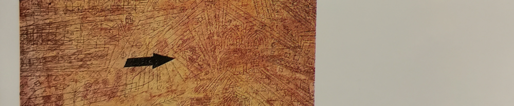 In einem schmalen weißen Rand links, einem breiten weißen Rand rechts, das Bild "Pfeil im Garten" ("Flèche dans le jardin") von Paul Klee (1929), das einen gezeichneten Garten zeigt, über dem ein nach rechte zeigender Pfeil schwebt. Das Gemälde wurde im Titelbild meiner Ausgabe verwendet; hier ist aber nur der Ausschnitt mit dem Pfeil zu sehen.